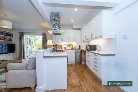2 bedroom flat for sale, Coningham Road, Shepherds Bush, W12