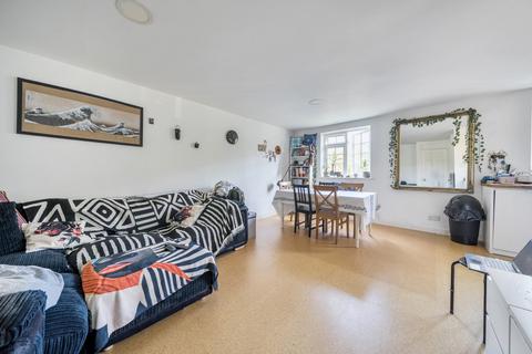 2 bedroom apartment for sale, Gables Close, London