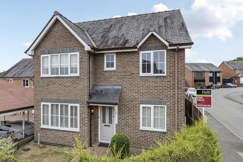 2 Berllan Deg, Llansantffraid, SY22 6FF