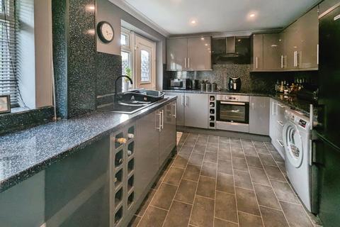 3 bedroom semi-detached house for sale, Greenacres Grove, West Yorkshire HX3