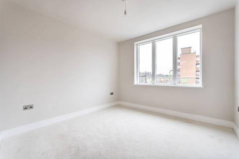 2 bedroom flat to rent, Walworth Road, Elephant and Castle, London, SE17