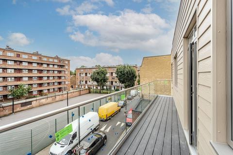 2 bedroom flat to rent, Walworth Road, Elephant and Castle, London, SE17