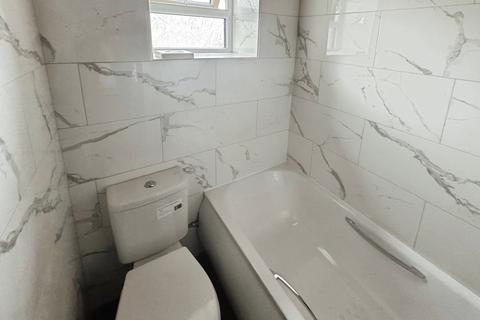 2 bedroom terraced house to rent, Boston Street, Greater Manchester SK14
