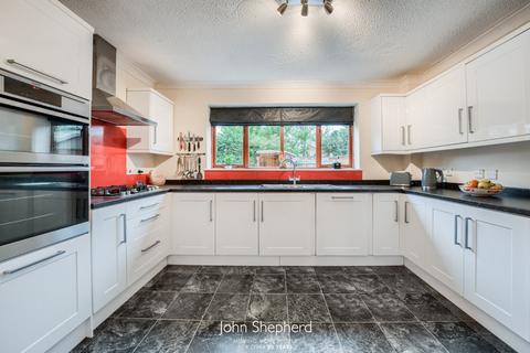 4 Badbury Gardens, Studley, B80 7RY
