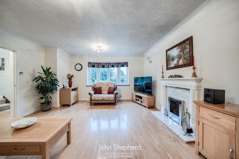 4 Badbury Gardens, Studley, B80 7RY