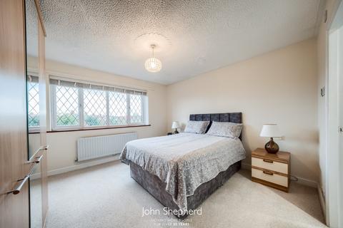 4 Badbury Gardens, Studley, B80 7RY