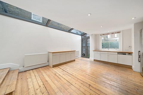 4 bedroom terraced house to rent, Ethelden Road, London W12