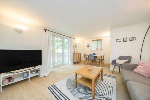 2 bedroom flat for sale, North Road, London SW19