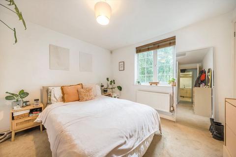2 bedroom flat for sale, North Road, London SW19