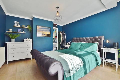 2 bedroom maisonette for sale, Coniston Crescent, Slough