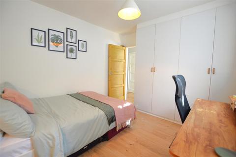 2 bedroom maisonette for sale, Coniston Crescent, Slough