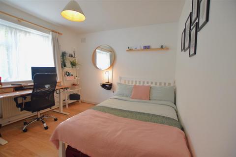 2 bedroom maisonette for sale, Coniston Crescent, Slough