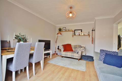 2 bedroom maisonette for sale, Coniston Crescent, Slough