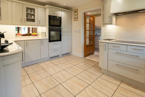 5 bedroom detached house for sale, Coed Talon, Ffordd Y Crynwyr, Llwyngwril, LL37 2JP