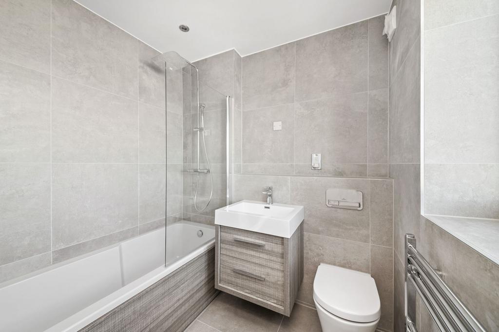 En suite bedroom one