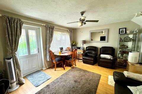 2 bedroom semi-detached house for sale, Laverstoke Close, Fleet GU51