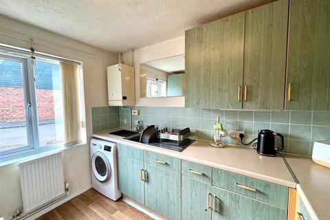 2 bedroom semi-detached house for sale, Laverstoke Close, Fleet GU51