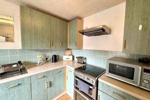 2 bedroom semi-detached house for sale, Laverstoke Close, Fleet GU51