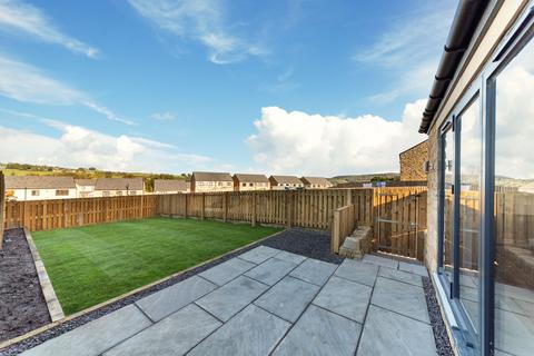 3 bedroom semi-detached house for sale, 5 Woodland Court, Holmfirth, HD9