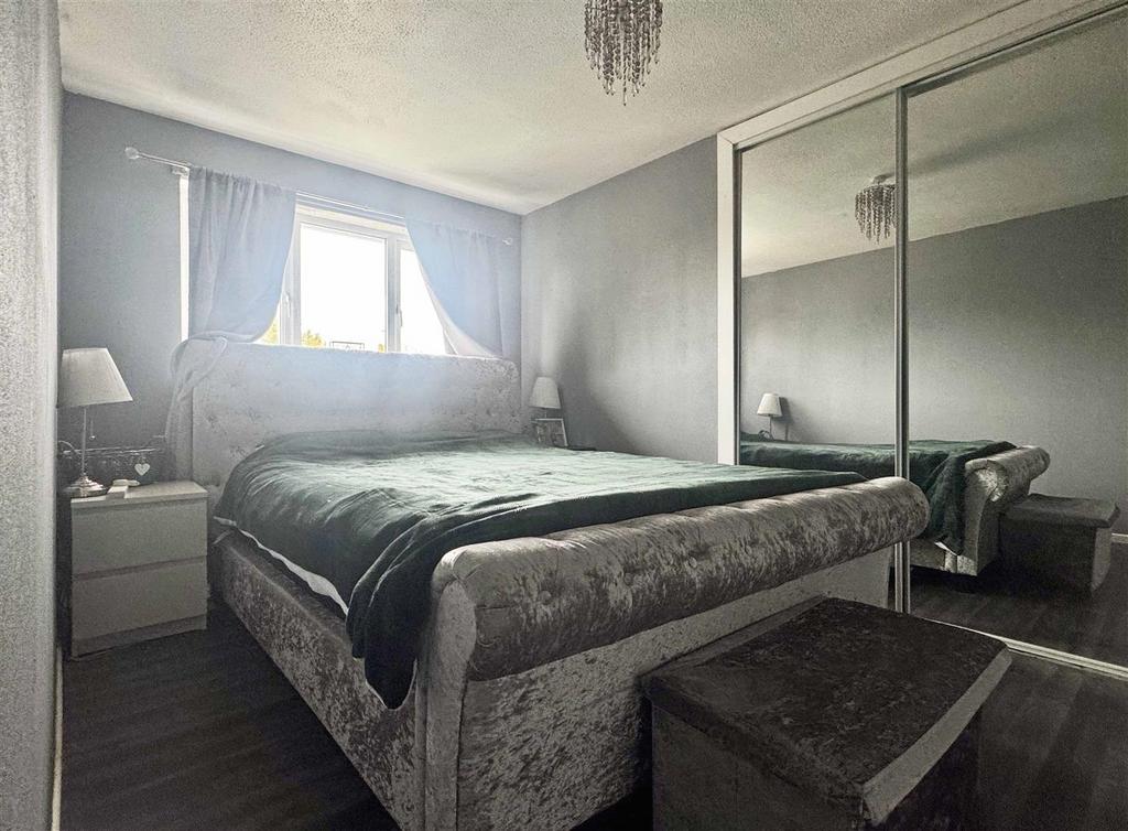 Bedroom 1b.jpg