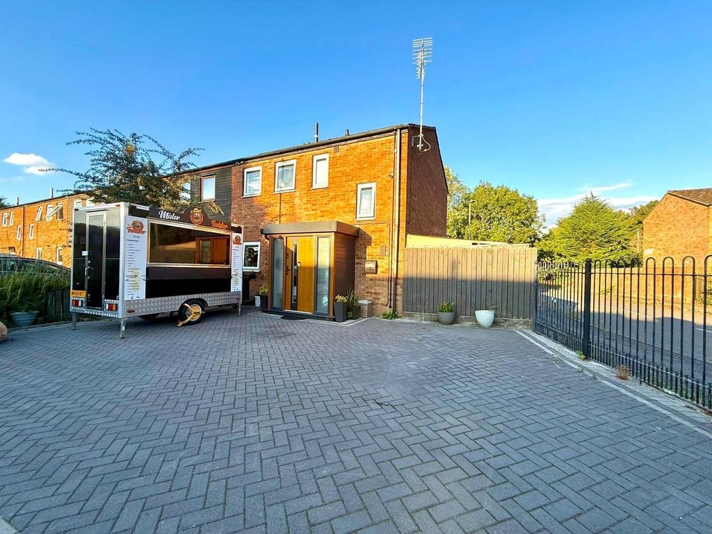 Four Bedroom Semi-detached House on Fowler Close