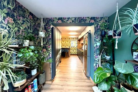 4 bedroom semi-detached house for sale, Fowler Close