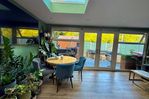 4 bedroom semi-detached house for sale, Fowler Close