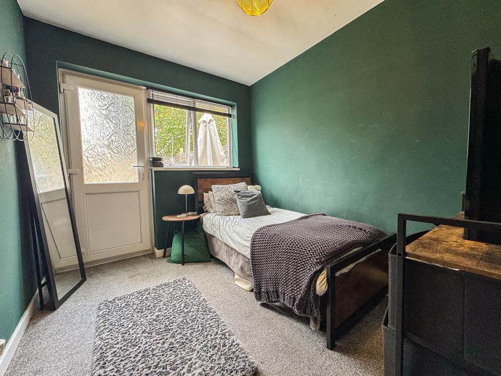 Bedroom 5 / office