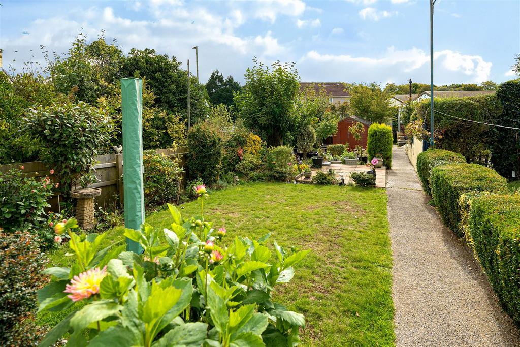 New Park Rd Gardn & Path..jpg