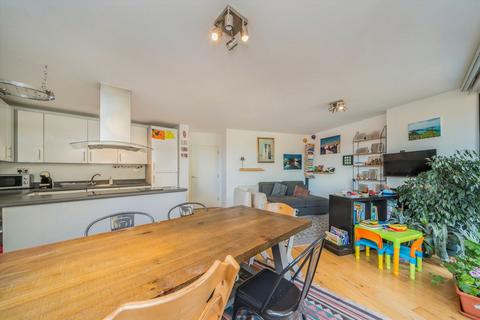 2 bedroom flat for sale, Tyssen Street, London E8
