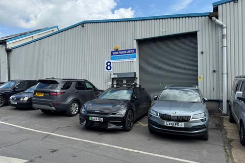 Warehouse to rent, Collier Row Rd Romford RM5 2BG