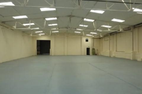 Warehouse to rent, Collier Row Rd Romford RM5 2BG