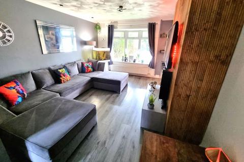 undefined, Heol Aneurin, Caerphilly CF83