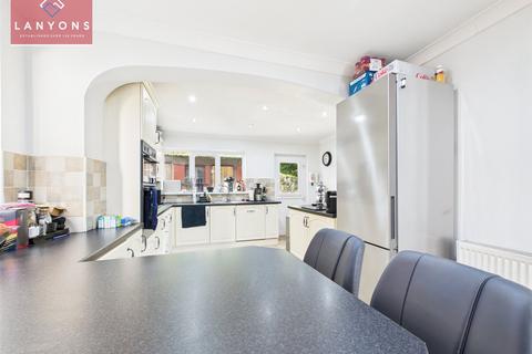 undefined, Swan Terrace, Tonypandy, Rhondda Cynon Taf, CF40