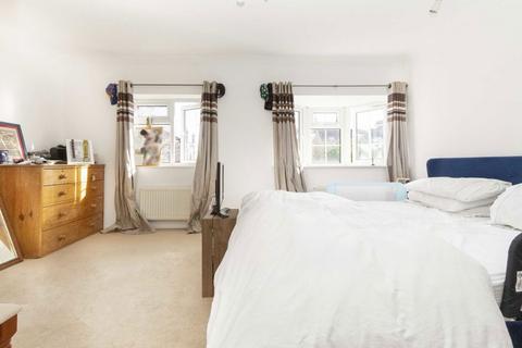 undefined, Teddington Park Road, Teddington TW11