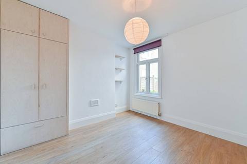 2 bedroom flat for sale, Inverton Road, Nunhead, London, SE15