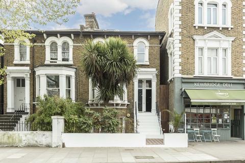 3 bedroom flat to rent, Chiswick High Road, London W4