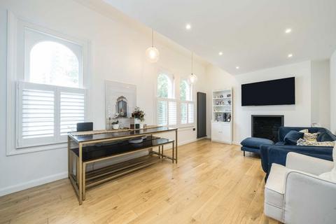 3 bedroom flat to rent, Chiswick High Road, London W4
