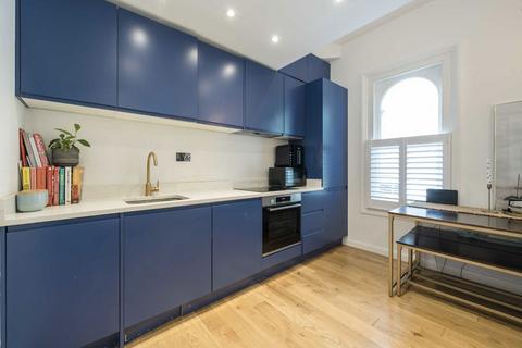 3 bedroom flat to rent, Chiswick High Road, London W4