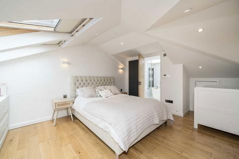 3 bedroom flat to rent, Chiswick High Road, London W4