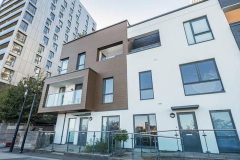 3 bedroom flat to rent, Olympian Way, North Greenwich, London, SE10