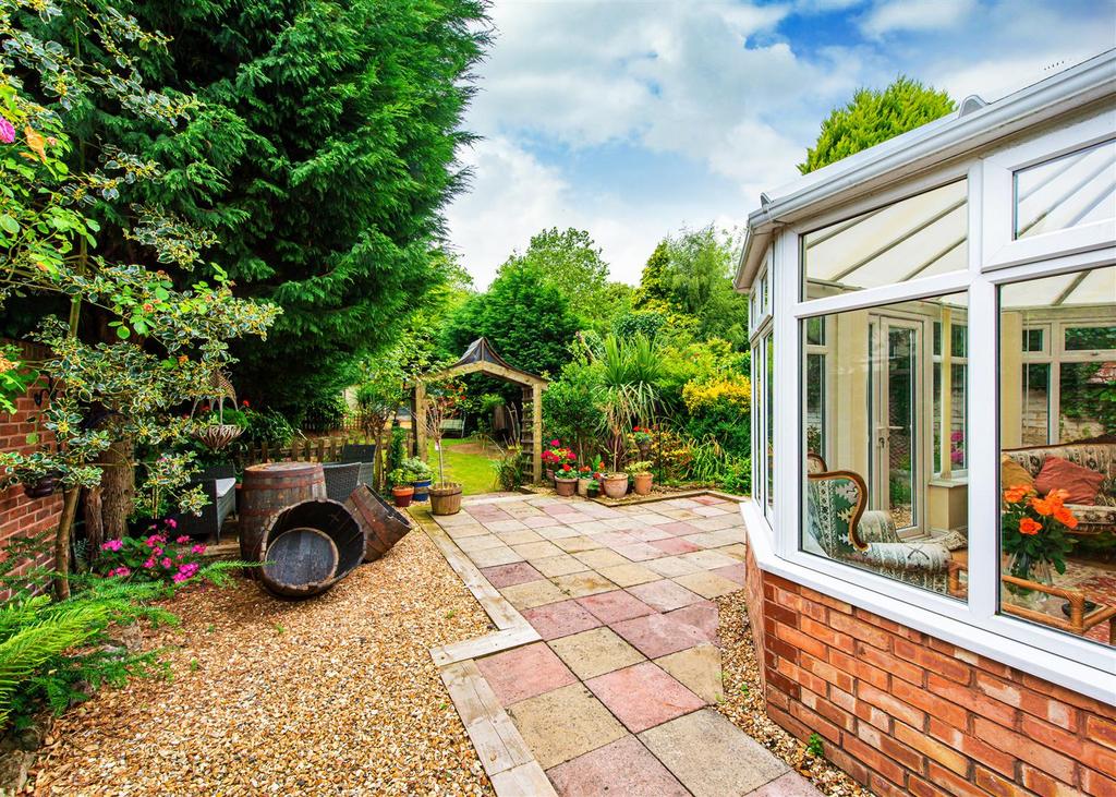 41 Broad Lane-gdn1.jpg