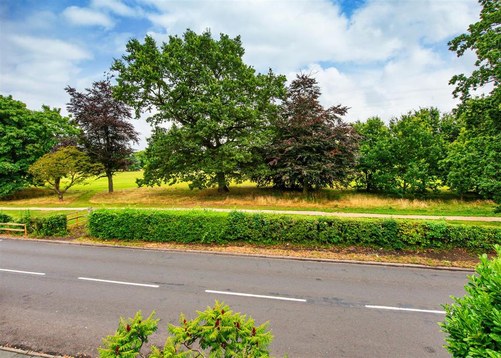 41 Broad Lane-view.jpg