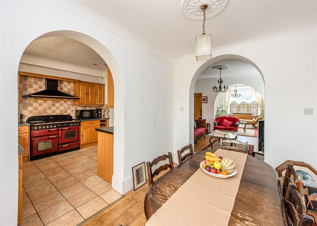 41 Broad Lane-dining2.jpg