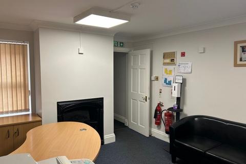 Office to rent, 58 Guildford St Chertsey KT16 9BE