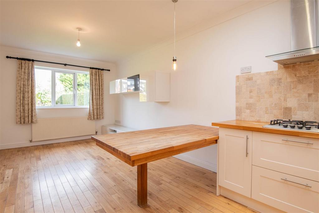 Kitchen / Lounge