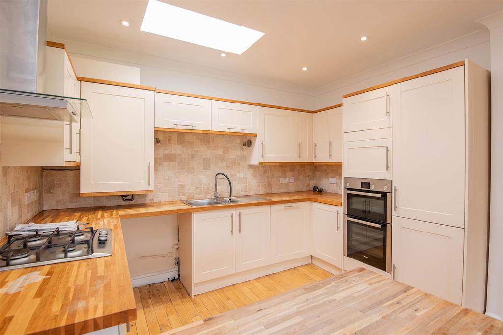 Kitchen / Lounge