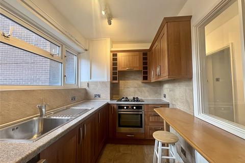 3 bedroom apartment to rent, Hayward Court, London SW4