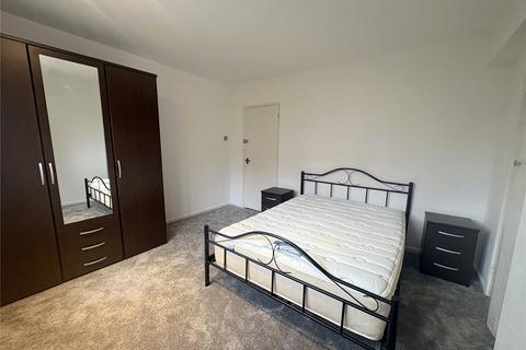3 bedroom apartment to rent, Hayward Court, London SW4