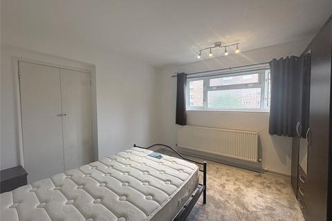 3 bedroom apartment to rent, Hayward Court, London SW4